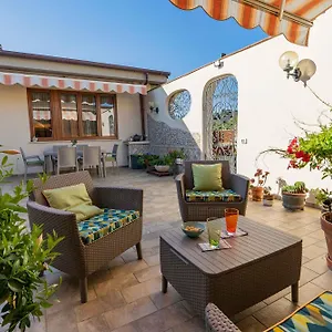 Sunny Courtyard , Piombino Italia